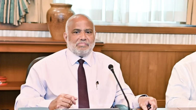 ސަރުކާރުގެ ޚަރަދުގައި މެލޭޝިޔާގައި ކިޔަވަމުންދާ ދަރިވަރުން ދައްކަންޖެހޭ ޓެކްސް ފައިސާ މުއްދަތު ހަމަވުމުގެ ކުރިން ފޮނުވާނަން: ވަޒީރު