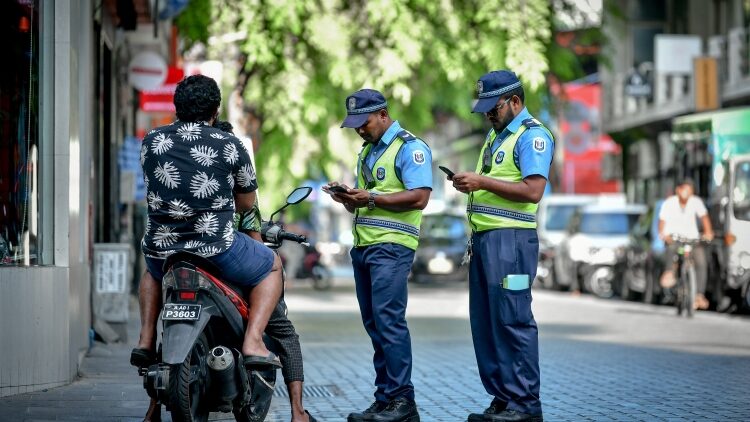ފުލުހުންގެ ބެލުމުގެ ދަށުގައި ހުރި ސިނގިރޭޓް ކާޓަން ތަކެއް ވަގަށް ނެގި މައްސަލަ ފުލުހުން ބަލަނީ