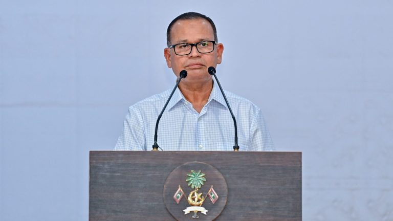 ރައްޔިތުން އިތުބާރުކުރާ ރައްޔިތުންނަށް ބާރޯސާވެވޭ ބަޔަކަށް ކައުންސިލްތައް ހަދަން ޖެހޭ: ވަޒީރު