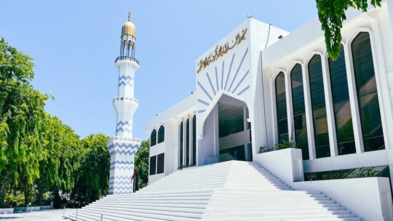 އެއް ބަޔަކު އަނެއް ބަޔަކަށް ނުރުހޭ ކަހަލަ ލަޤަބުތަކުން ނުގޮވުމަށް ޚުތުބާގައި ނަސޭހަތްތެރިވެއްޖެ