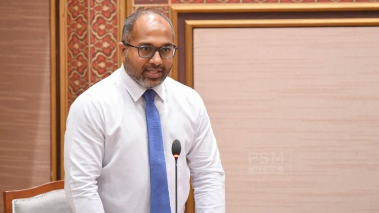 އިހުސާނުގެ އިތުބާރު ނެތްކަމުގެ މައްސަލައިެ ބަހުސަށް ދޮޅުގަޑިއިރު
