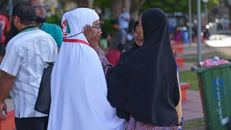 ރައީސްގެ އެންގެވުމާ އެއްގޮތަށް ޢުމްރާވެރިންގެ ކާޑަށް 1500 ޑޮލަރު އިތުރުކޮށްފި
