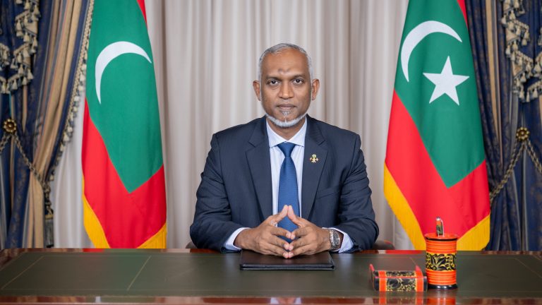ކޮސޯވޯގެ މިނިވަން ދުވަހުގެ މުނާސަބަތުގައި އެ ޤައުމުގެ ރައީސާއަށާއި ބޮޑުވަޒީރަށް، ރައީސްގެ ތަހުނިޔާ!