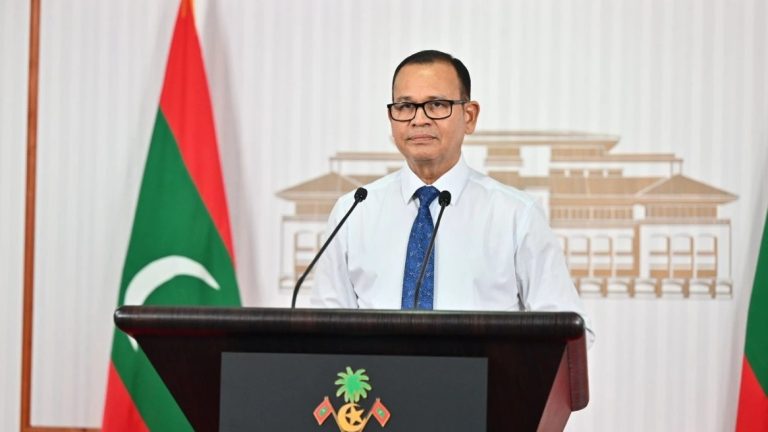 ކޮރަޕްޝަން މަދު ކުރުމަށް އޮތް އެންމެ ބޮޑު ގޮންޖެހުމަކީ ކޮރަޕްޓްވެފައި ތިބި ސިޔާސީ މީހުން: ވަޒީރު އާދަމް ޝަރީފް