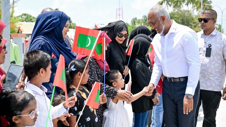 ދ އަތޮޅަަށް ކުރެއްވި ދަތުރުފުޅު ނިންމަވާލެއްވުމަށްފަހު ރައީސް މާލެ ވަޑައިގެންފި