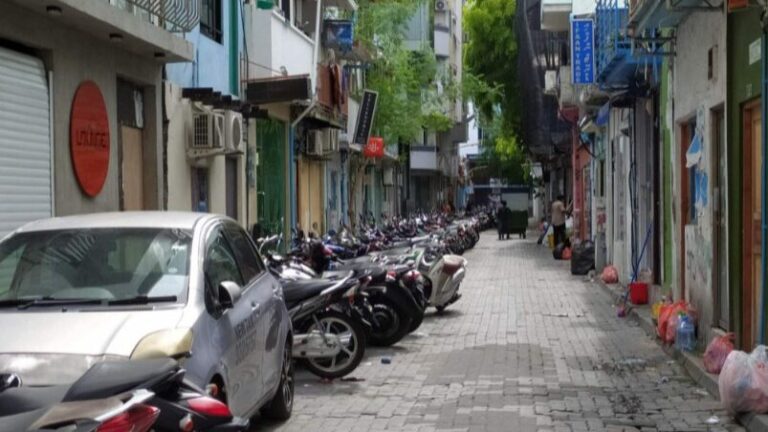 ރޯޝަނީމަގަށް ތެލާއި ނަޖިސް ބޭރުކުރާ ގެ ހޯދައި، އެގެއިން މީހުން ހުސްކުރަނީ