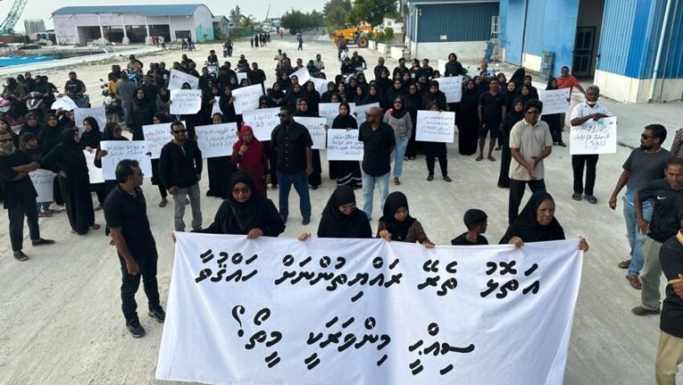 ގއ ވިލިނގިލީގައި، ކަޅުހެދުމުގައި ނުކުމެ ސުލްހަވެރި އިހުތިޖާޖެއް ކޮށްފި