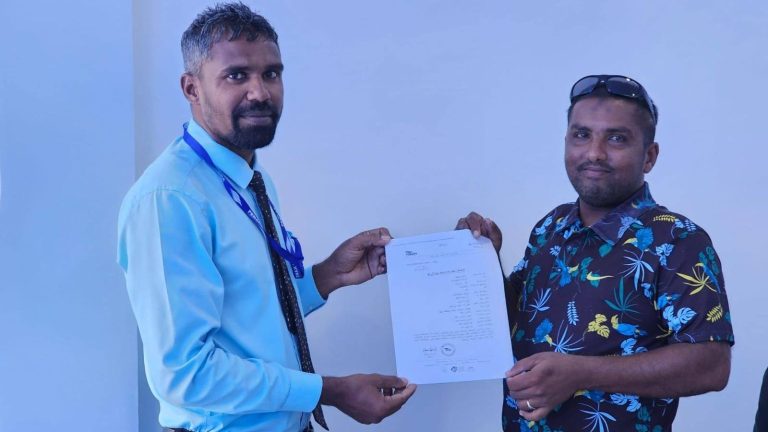 ޚާއްޞަ އެހީއަށް ބޭނުންވާ ޒުވާނަކު ރައީސަށް ދެންނެވީ ވަޒީފާއަކަށް އެދި، ދެއްވީ އަވަސް އުފާވެރި ޖަވާބެއް!