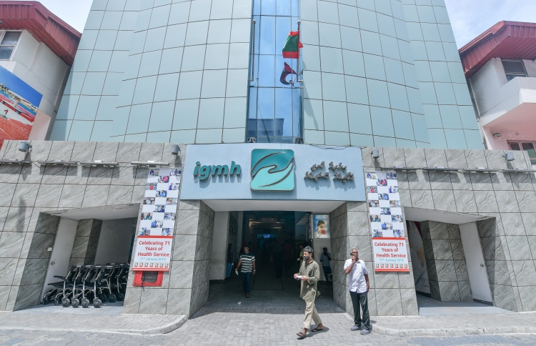 އަލިފާނުގެ ހާދިސާގައި ރަސްދޫގައި ފިހުނު ފިރިހެންމީހާ ވެންޓިލޭޓަރުން ނަގައިފި