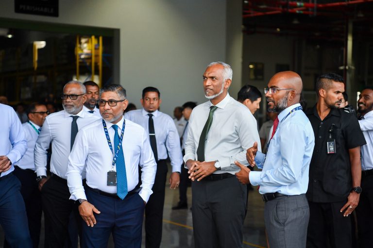 ވެލާނާ އެއަރޕޯޓަށް 59 އަހަރު ފުރުމުގެ މުނާސަބަތުގައި ރައީސް ތަހުނިޔާ ފޮނުއްވައިފި
