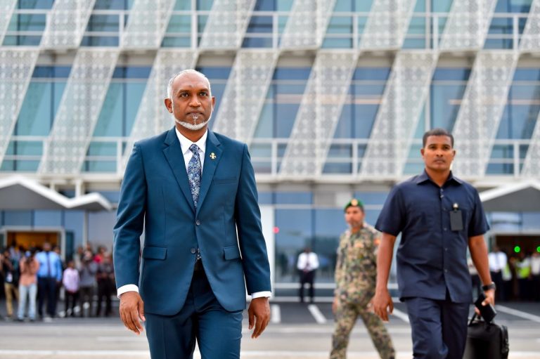 އިނގިރޭސިވިލާތަށް ކުރެއްވި ދަތުރުފުޅަށްފަހު ރައީސް ރާއްޖެ ވަޑައިގެންފި