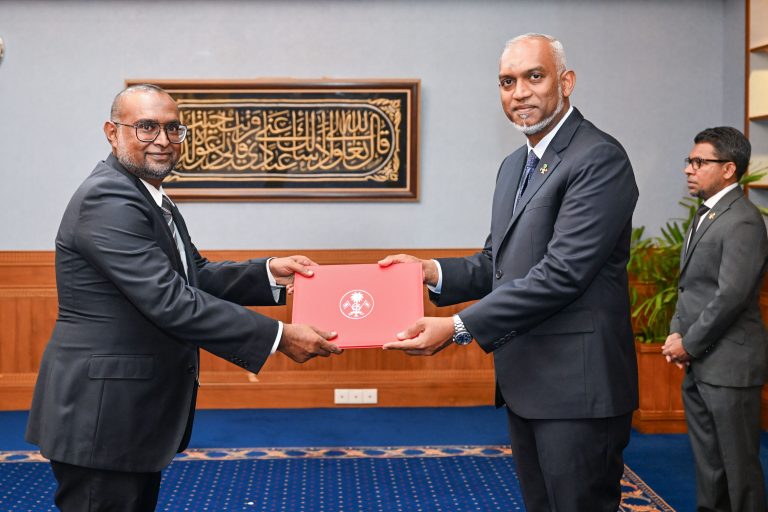ސިވިލް ސަރވިސް ކޮމިޝަނުގެ މެންބަރުކަމަށް މުޖްތާޒް ޢައްޔަންކުރައްވައިފި