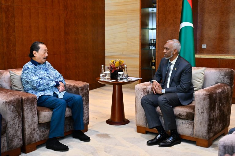 މަޝްހޫރު ބަރޖާޔާ ކޯޕަރޭޝަންގެ ފައުންޑަރ ރައީސުލްޖުމްހޫރިއްޔާގެ އަރިހަށް އިޙުތިރާމުގެ ޒިޔާރަތެއް ކުރައްވައިފި