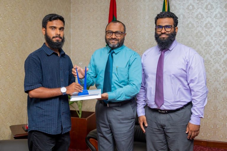 މޮރޮކޯގައި ބޭއްވުމަށް ހަމަޖެހިފައިވާ އިންޓަރނޭޝަނަލް ޤުރްއާން މުބާރާތެއްގައި ބައިވެރިވުމުގެ ފުރުސަތު ހުޅުވާލައިފި