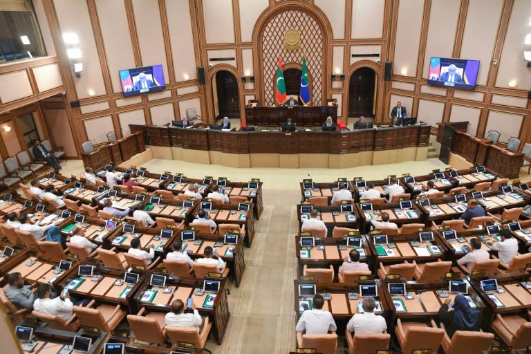 އިޒްރޭލު ޕާސްޕޯޓު މަނާކުރަން މަޖިލީހުން ފާސްކޮށްފި
