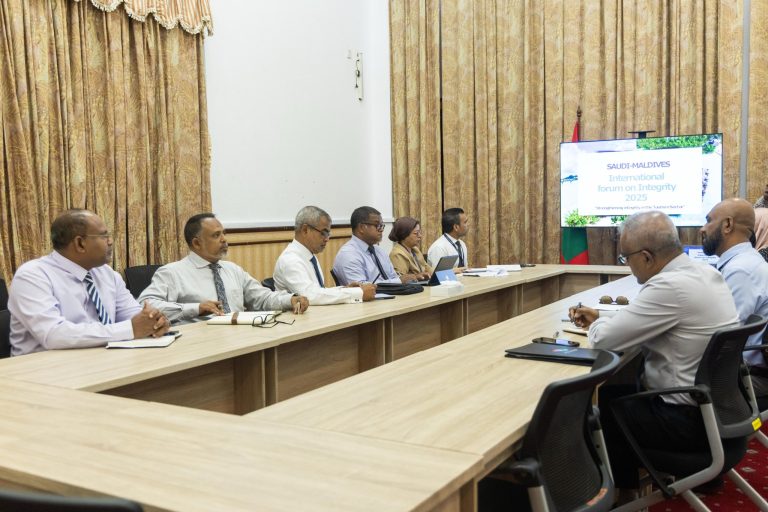 މިއަހަރު ރާއްޖޭގައި ބޭއްވުމަށް ހަމަޖެހިފައިވާ ސަޢޫދީ މޯލްޑިވްސް ފޯރަމާގުޅޭ ތައްޔާރީތައް ފަށައިފި