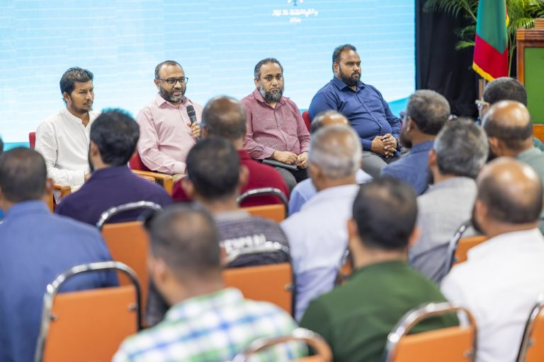 ރާއްޖޭގެ އިސްލާމީ ޝަޚްޞިއްޔަތާއި ދީނީ ވަޙުދަތުގެ އެންމެ ބޮޑު އެއް ރައުސް މާލަކީ މިސްކިތްތަކުގެ އިމާމުން: ވަޒީރު