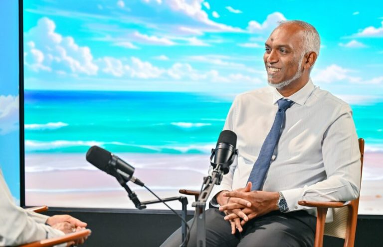 ލޯނު ސްކީމްގައި ކިޔަވާ ދަރިވަރުންނަށް ދިމާވެފައިވާ، ބޮޑު އަގުގައި ޑޮލަރު ގަންނަންޖެހޭ މައްސަލަ ހައްލުކޮށްދޭނަން: ރައީސް