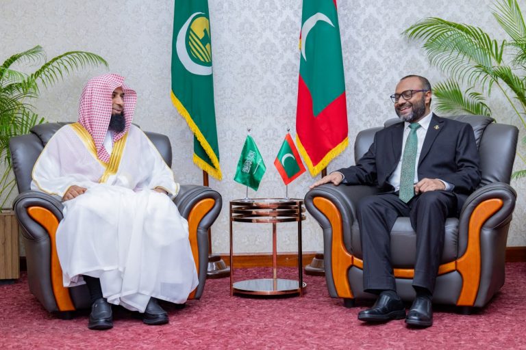 މަސްޖިދުއްނަބަވީގެ އިމާމު އިސްލާމީކަންތައްތަކާ ބެހޭ ވަޒީރާ ބައްދަލު ކުރައްވައިފި