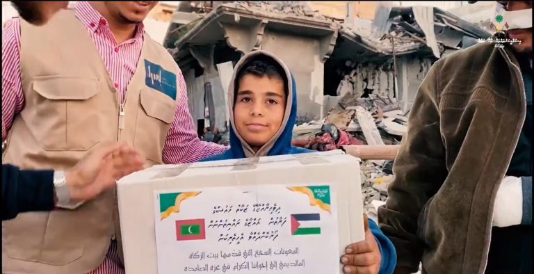 ޒަކާތު ހައުސްގެ ފަރާތުން ފަލަސްތީނަށް ބައި މިލިއަން ރުފިޔާގެ ކާބޯތަކެތި ފޮނުވައިފި