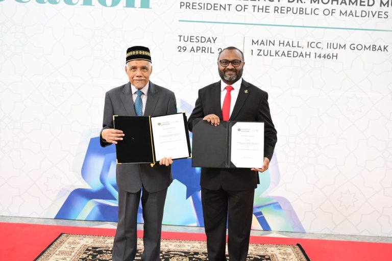 ޒަކާތު ހައުސްއާއި މެލޭޝިޔާ އިންޓަނޭޝަލް އިސްލާމިކް ޔުނިވާސިޓީއާއި ދެމެދު ފަހުމުނާމާއެއްގައި ސޮއިކޮށްފި