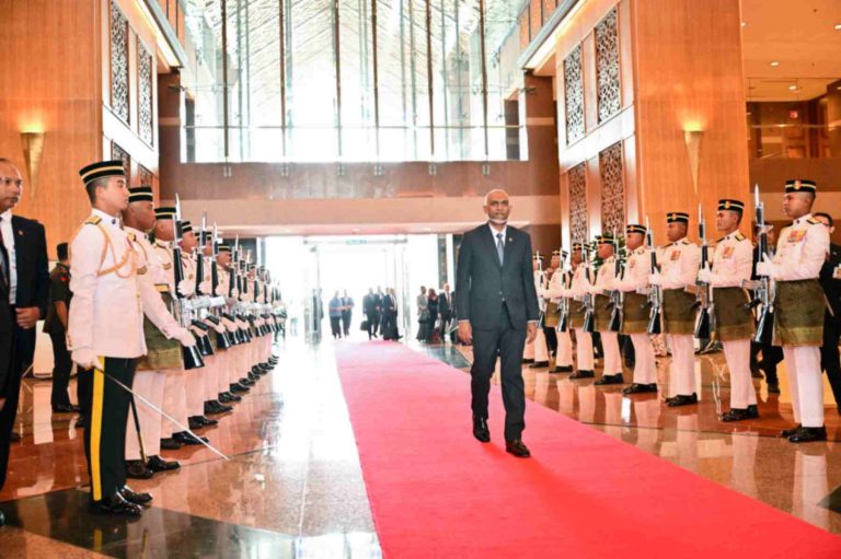 ރައީސުލްޖުމްހޫރިއްޔާ މެލޭޝިޔާއަށް ކުރެއްވި ރަސްމީ ދަތުރުފުޅު ނިންމަވާލައްވައިފި