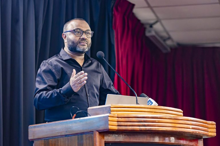 އެންމެ ހެޔޮ ގޮތަކީ ޢީދުގެ އުފާ ފާޅުކުރުމުގައި ނަބަވީ ހިދާޔަތަށް ތަބަޢަވުން: ވަޒީރު