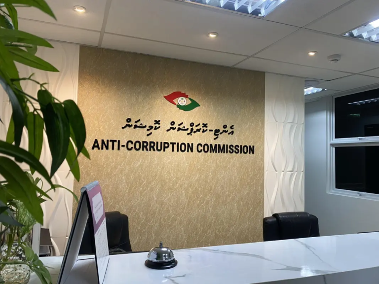 މުންޑޫ ސްކޫލަށް ހާޒިރުނުވާ މުވައްޒަފެއްގެ ނަމުގައި މުސާރަ ނަގާފައިވާ މައްސަލަ ޕީޖީ އޮފީހަށް ފޮނުވައިފި