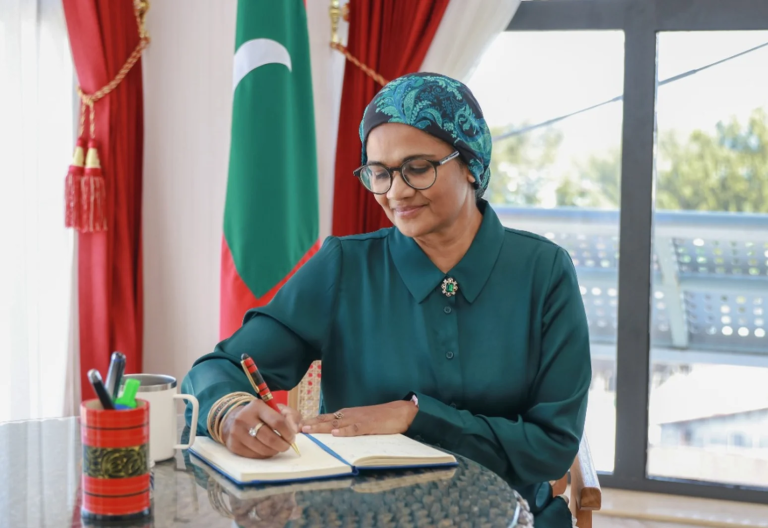 ރާއްޖޭގެ އިޤްތިޞާދު ނަގާ ކޮޅަށް ޖަހައި ދެމެހެއްޓޭނީ މަސައްކަތްތެރިންގެ ބުރަ މަސައްކަތުން: މިނިސްޓަރު މާރިޔާ