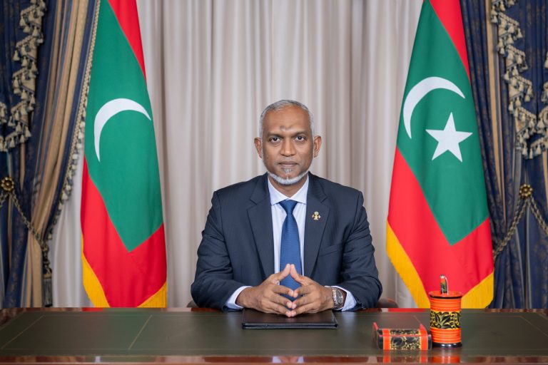 ވަޒީފާ އަދާކުރާ ފަރާތްތަކަށް ލިބޭ އުޖޫރަ އިތުރުވާނެ ގޮތްތައް ހޯއްދަވައި ދެއްވާނެކަމަށް ރައީސް ވިދާޅުވެއްޖެ