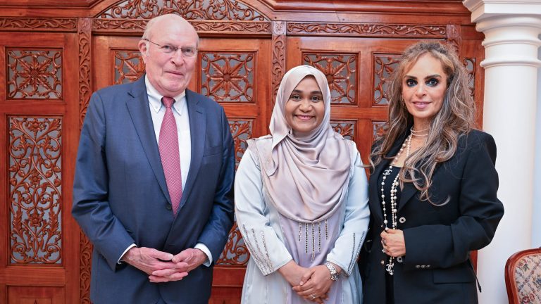 މެޑަމް ސާޖިދާގެ އަރިހަށް، މަރކް ފައުންޑޭޝަންގެ މަންދޫބުން ޒިޔާރަތްކުރައްވައިފި