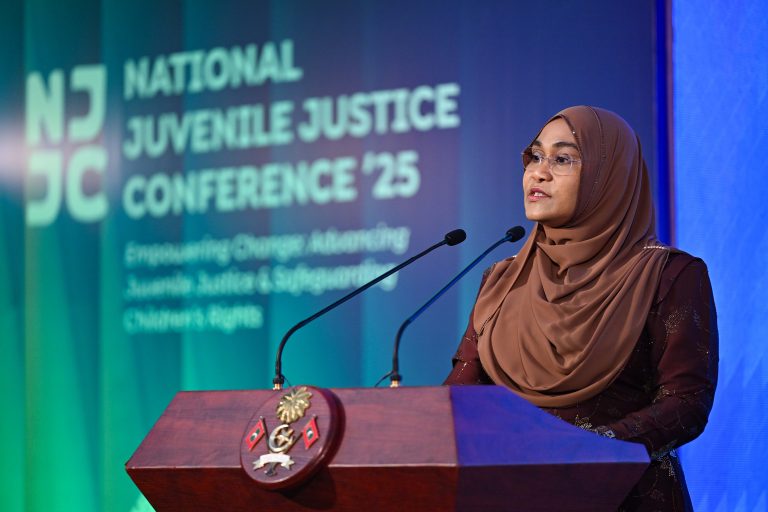 ނިޒާމުގައި ހުރި ފޫނުބެދޭ ކަންކަމާއި ހުރެ ކުށުގެ ވެއްޓަށް ކުދިން ވަނުމަށް ހުރި ފުރުސަތުތައް ނައްތާލަންޖެހޭ: ފަސްޓް ލޭޑީ
