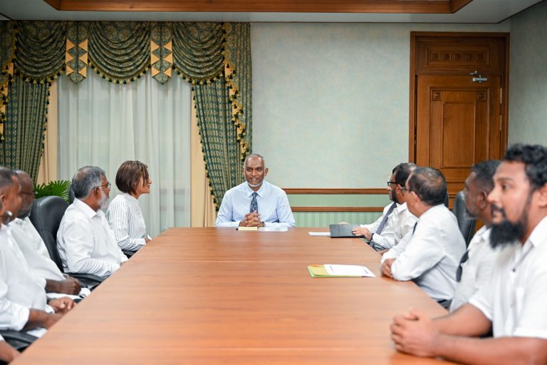 ރައީސަށް ހުށަހެޅުއްވިކަންކަން ބަލައިގަނެ އެކަންކަންކޮށްދެއްވަމުން ގެންދަވާތީ ވަރަށް އުފާވާކަމަށް ކެއުޅުން ބުނެފި