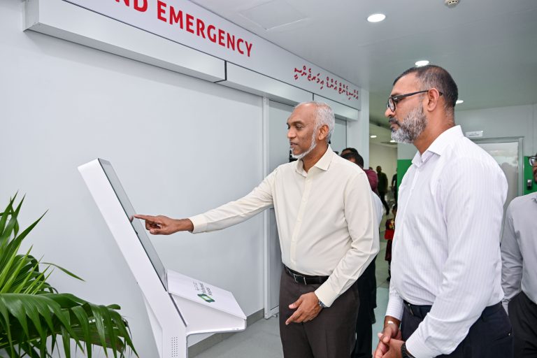 ހުޅުމާލެ ހޮސްޕިޓަލުގެ އީ.އާރުގެ ޚިދުމަތް ފުޅާކުރުމުގެ މަޝްރޫޢު ނިންމުމުގެ ރަސްމިއްޔާތު ރައީސް ޝަރަފުވެރިކޮށްދެއްވައިފި