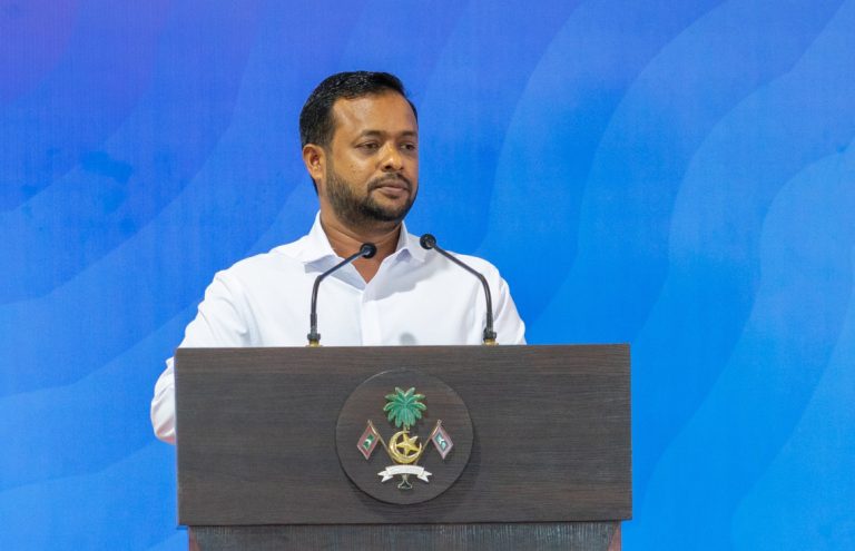 މުލީ އެއާޕޯޓު މި ހުޅުވުނީ ރައްޔިތުންނަށް ތަރައްގީ ގެނެސްދިނުމަށް ކެތްމަދުވެފައި ހުރި ވެރިއެއްގެ މަސައްކަތުން: ވަޒީރު