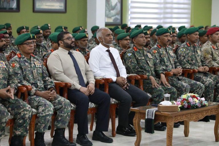 ސިފައިންނަކީ، ގައުމު އެދި ގޮވާލާ ކޮންމެ ކަމެއްގައި، ފަސްޖެހުމެއްނެތި، މަސައްކަތްކުރާ ބައެއް: ރައީސް
