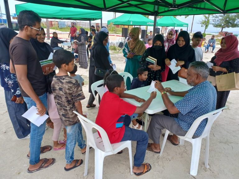 ދުނިޔޭގެ ތިމާވެށީގެ ދުވަހާ ގުޅުވައިގެން ކުރެހުމުގެ މުބާރާތެއް ބާއްވަނީ