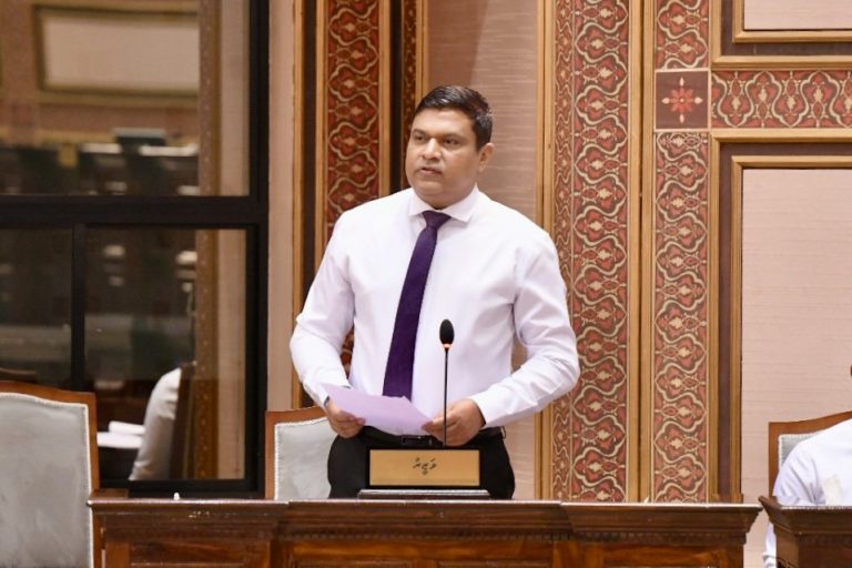 ސަރުކާރުގެ ޓެކްސީ ލައިންގެ ސަބަބުން މިހާރު ޓެކްސީ ކުރައްވާ ފަރާތްތަކަށް އެއްވެސް ގެއްލުމެއް ނުވާނެ: މިނިސްޓ