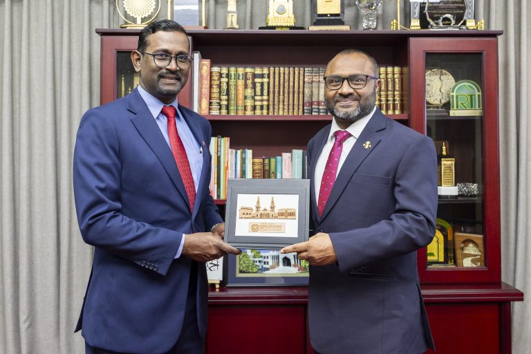 ވަޒީރު ޝަހީމް މެލޭޝިޔާގެ ޔުނިވާސިޓީ އިސްލާމް ސެލަންގޯގެ ވައިސް ޗާންސެލަރއާއި ބައްދަލު ކުރައްވައިފި