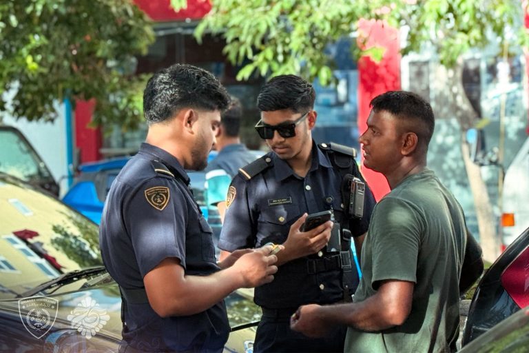 ގަވާއިދާ ހިލާފަށް އުޅެމުންދިޔަ 03 ބިދޭސީއަކު އިމިގްރޭޝަންގެ ބެލުމުގެ ދަށަށް ގެނެސްފި