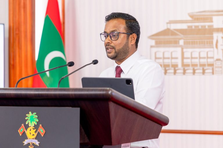 ސަރުކާރުގެ ޢަމާޒަކީ ސެޕްޓެންބަރުގެ ނިޔަލަށް ހުރިހާ ފްލެޓްތައް ނިންމާ ހަވާލުކުރުން: ވަޒީރު