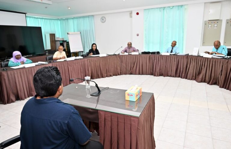 ދިވެހި ދައުލަތަށް ހިދުމަތް ކުރުމުގެ އިނާމަށް މި އަހަރު 141 ބޭފުޅުން ކުރިމަތިލައިފި