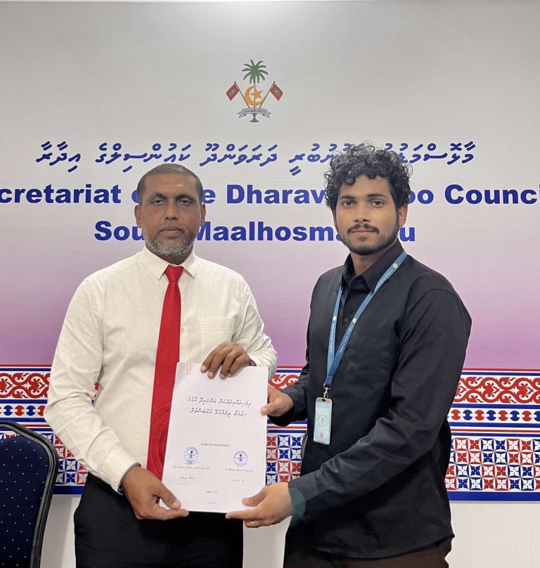 ބ. އަތޮޅުގައި އަައިޑީ ކާޑު ޕްރިންޓުކޮށް ދޫކުރުމުގެ ހިދުމަތް ދޭން ފަށައިފި