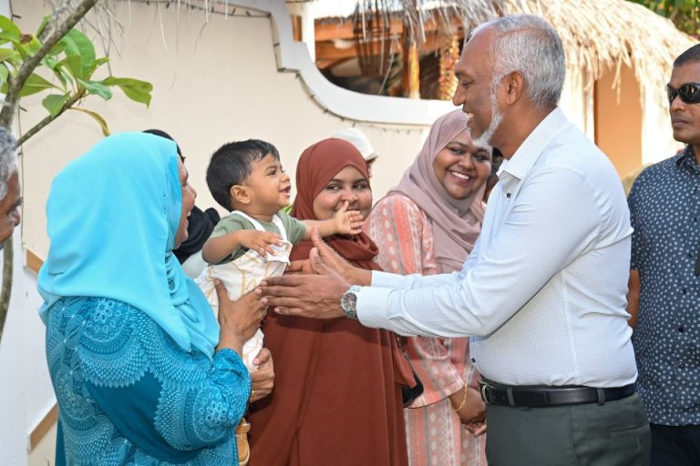 ރައީސްގެ ނަސޭހަތް ކުޑަކުދިންނަށް: ތިޔަ ކުދިންގެ މަންމަ ދެކެ ވާ ލޯބި، މި ޤައުމު ދެކެވެސް ވެދީ