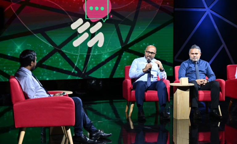 ސިޔާސީ ފަރާތްތަކުން އިދިކޮޅަށް ގޮސް ފުލުހުންނާ މި ތޮޅޭތޮޅުން ހުއްޓާލަން އެބަޖެހޭ: ވަޒީރު