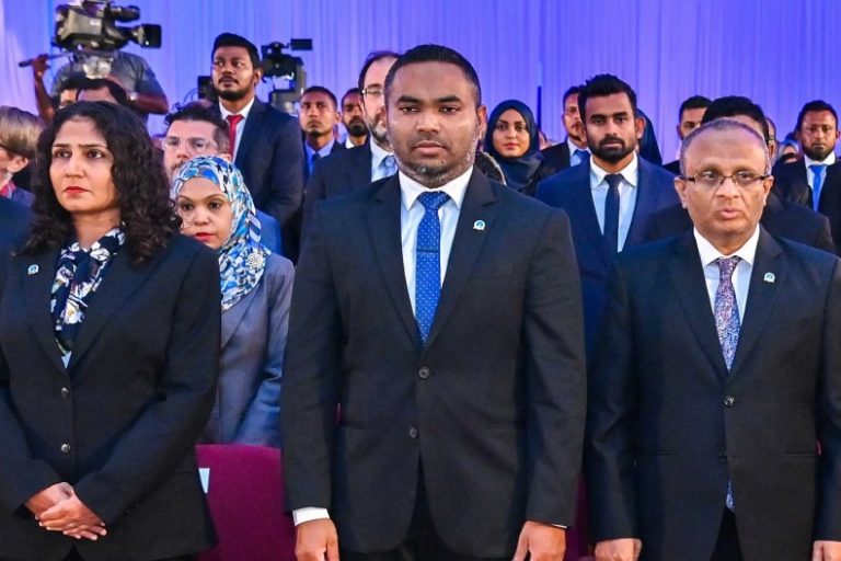 އަޒްމިރާލްދާ އާއި މަހާޒު ފަނޑިޔާރުކަމުން ވަކިކުރުމުގެ މައްސަލަ ޖުޑިޝަރީ ކޮމިޓީއަށް ފޮނުވައިފި