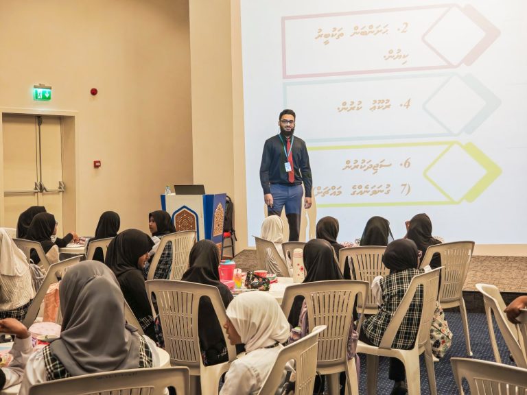 އަޙްމަދިއްޔާ އިންޓަނޭޝަނަލް ސްކޫލްގެ ދަރިވަރުންނަށް ނަމާދު ޕްރޮގުރާމް ކުރިއަށް ގެންގޮސްފި