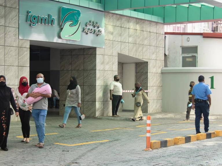 ބަލިމީހުންނަށް ޒިޔާރަތްކުރާއިރު ނުވަތަ ހޮސްޕިޓަލަށް ދާއިރު ތުއްތު ކުދިން ނުގެންދިއުމަށް އެދިވަޑައިގެންފި