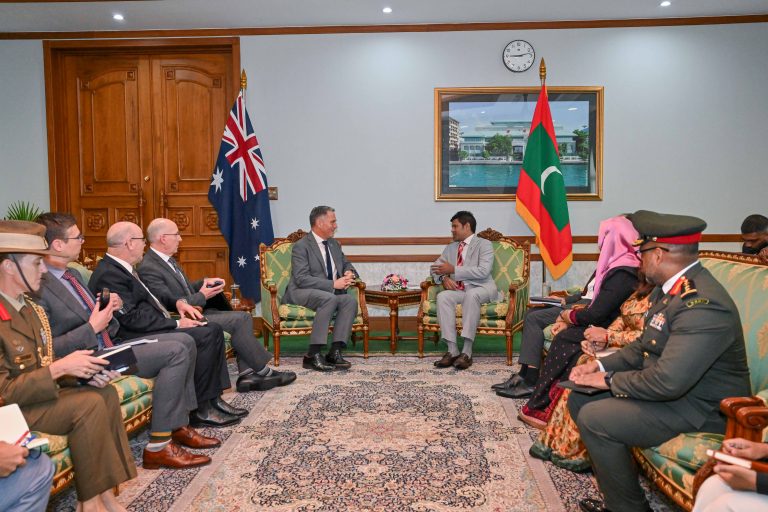 އޮސްޓްރޭލިއާގެ ބޮޑުވަޒީރުގެ ނައިބު އަދި ދިފާޢީ ވަޒީރު ނައިބު ރައީސްއާ ބައްދަލުކުރައްވައިފި