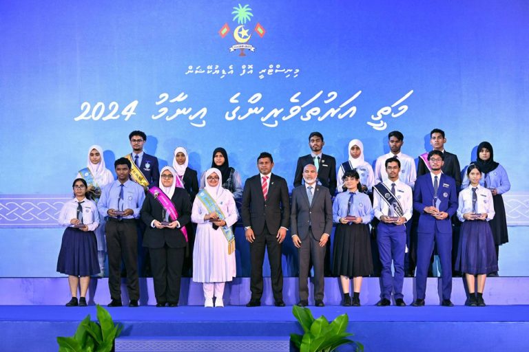 ނައިބު ރައީސް "މަތީ އަރުތަވެރިންގެ އިނާމް 2024"ގެ ހަތަރުވަނަ ދަންފަޅި ޝަރަފުވެރިކޮށްދެއްވައިފި